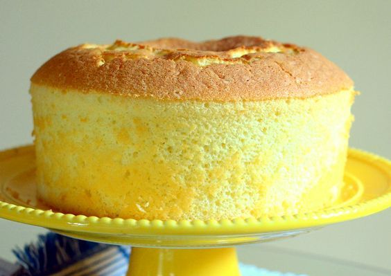 La chiffon cake alle mele perfetta per la colazione