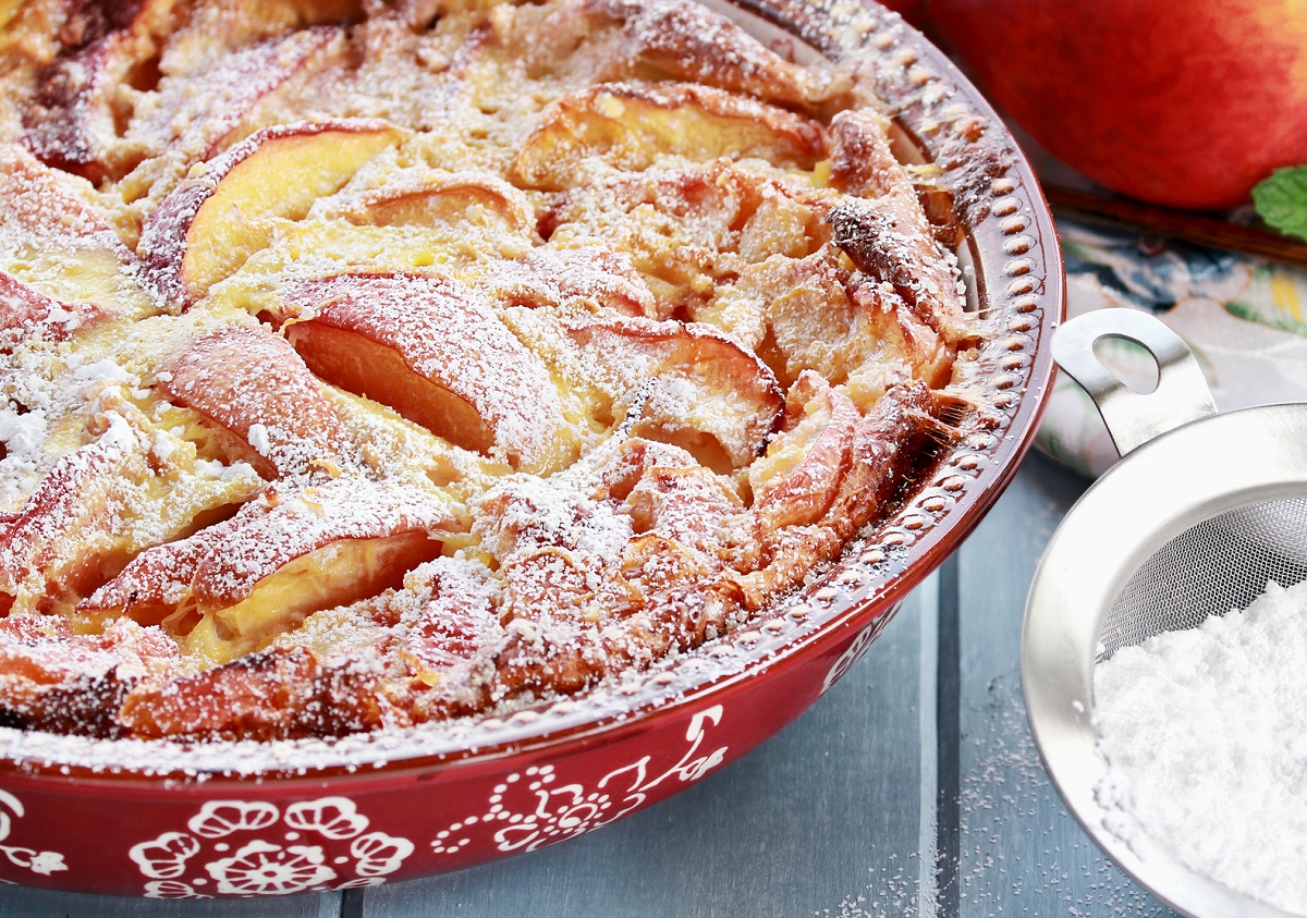 Come fare il clafoutis alle pesche con la ricetta facile