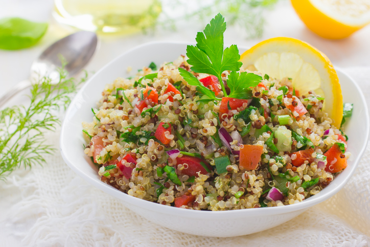 L&#8217;insalata di bulgur e quinoa con la ricetta da provare