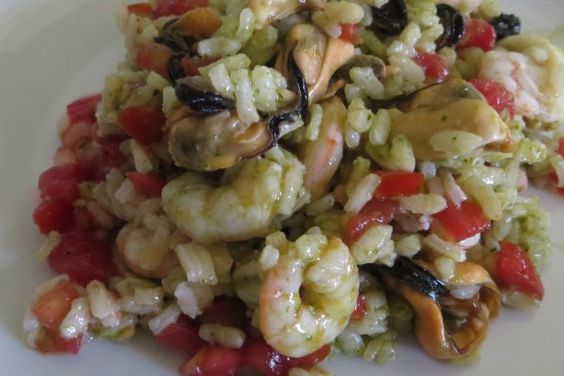 Come preparare l&#8217;insalata di riso alla marinara con la ricetta leggera