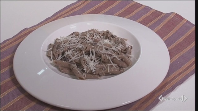 Pasta al pesto di radicchio, la video ricetta