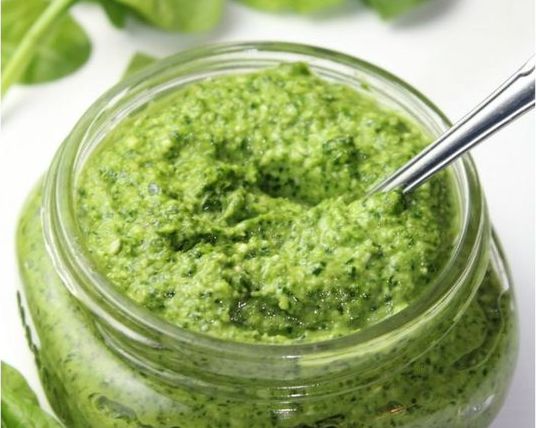 La ricetta del pesto di spinaci vegan