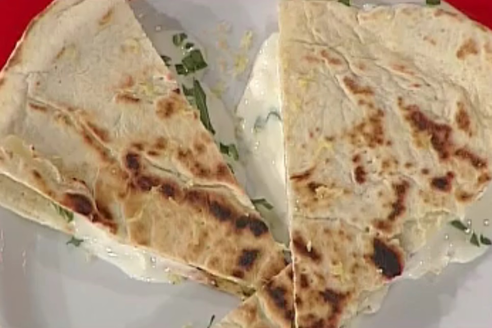 La video ricetta della piadina con rucola e squacquerone dalla Prova del Cuoco