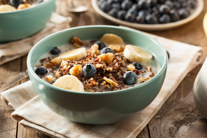 Il porridge con albumi con la ricetta proteica