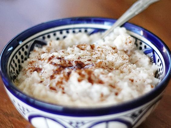 Come preparare il porridge di riso per una colazione nutriente