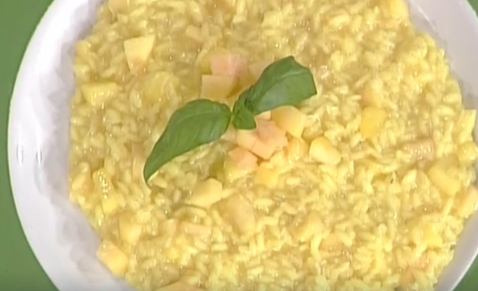 La video ricetta del risotto alle pesche con ricotta salata della Prova del Cuoco