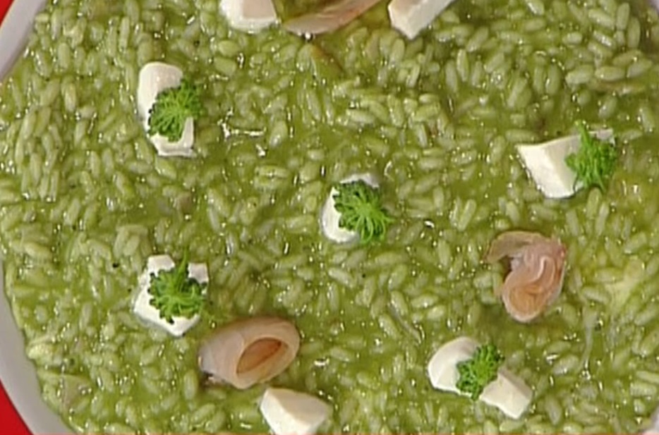 Il risotto verde con cernia affumicata e fior di latte, la video ricetta della Prova del cuoco
