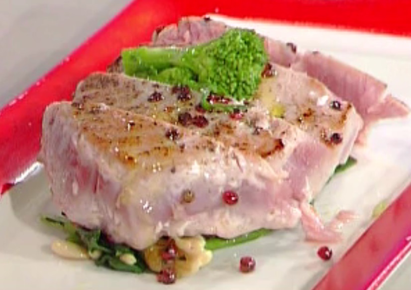 La tagliata di tonno al pepe rosa con la video ricetta della Prova del cuoco