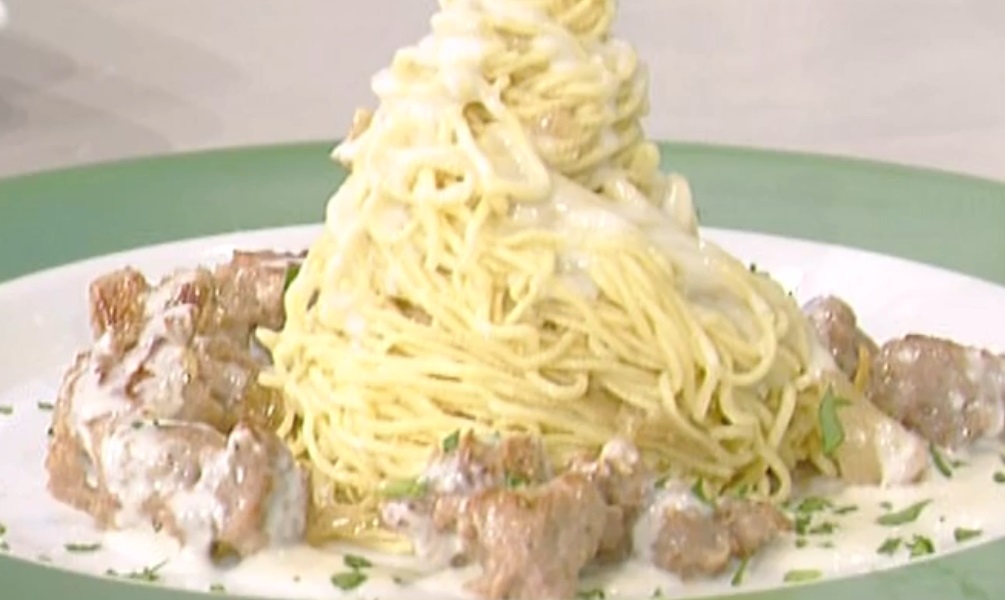 Tajarin con salsiccia e finocchi su fonduta di gorgonzola, la video ricetta della Prova del cuoco