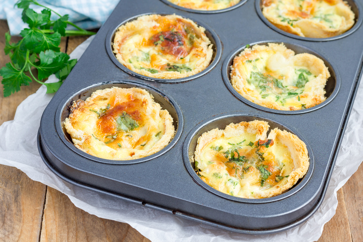 I tortini salati con pasta sfoglia perfetti per l’aperitivo