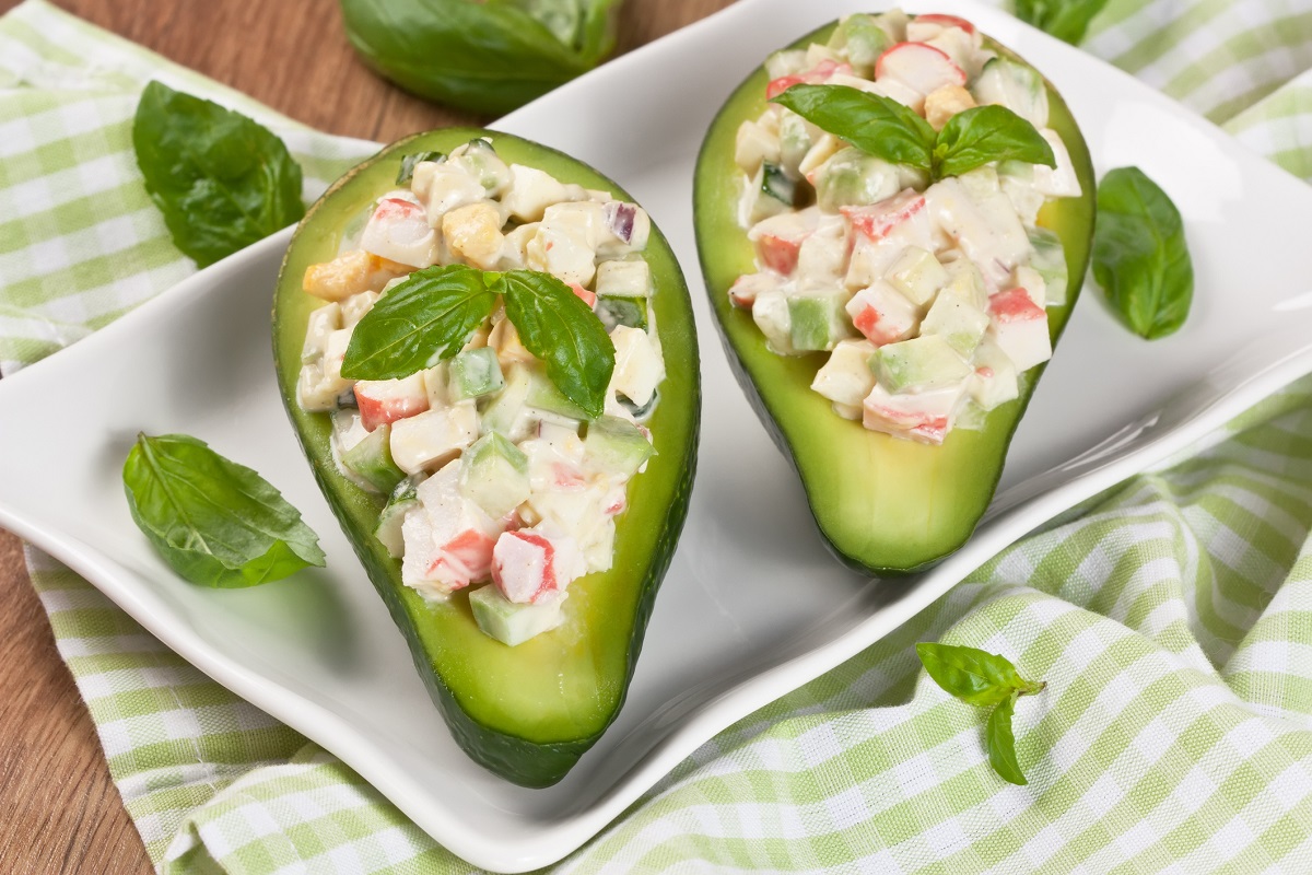 La ricetta dell&#8217;insalata con polpa di granchio e avocado