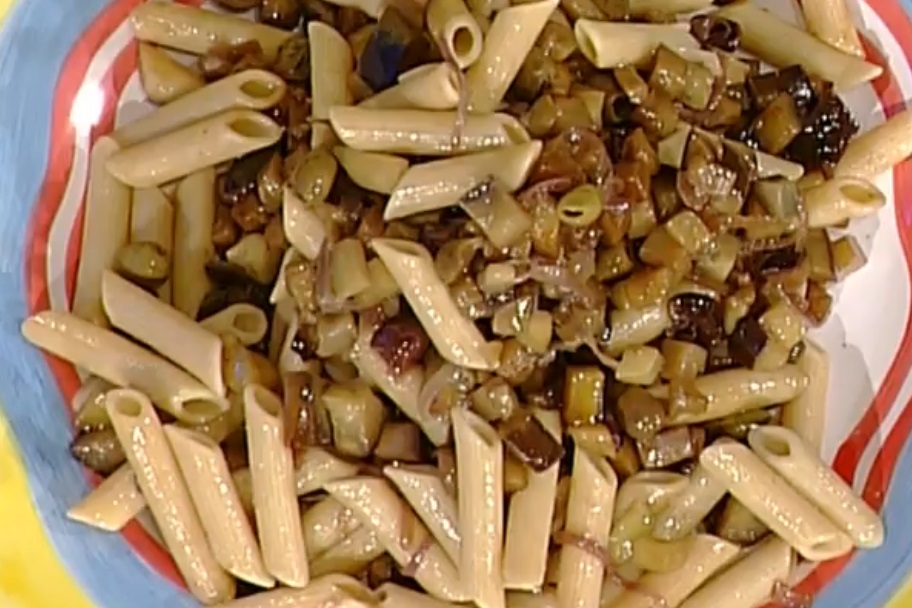 Penne integrali con melanzane in agrodolce: la video ricetta di Marco Bianchi alla Prova del Cuoco