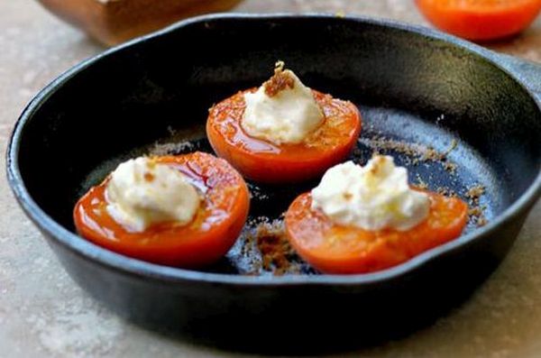 Le pesche sciroppate ripiene di mascarpone con la ricetta facile