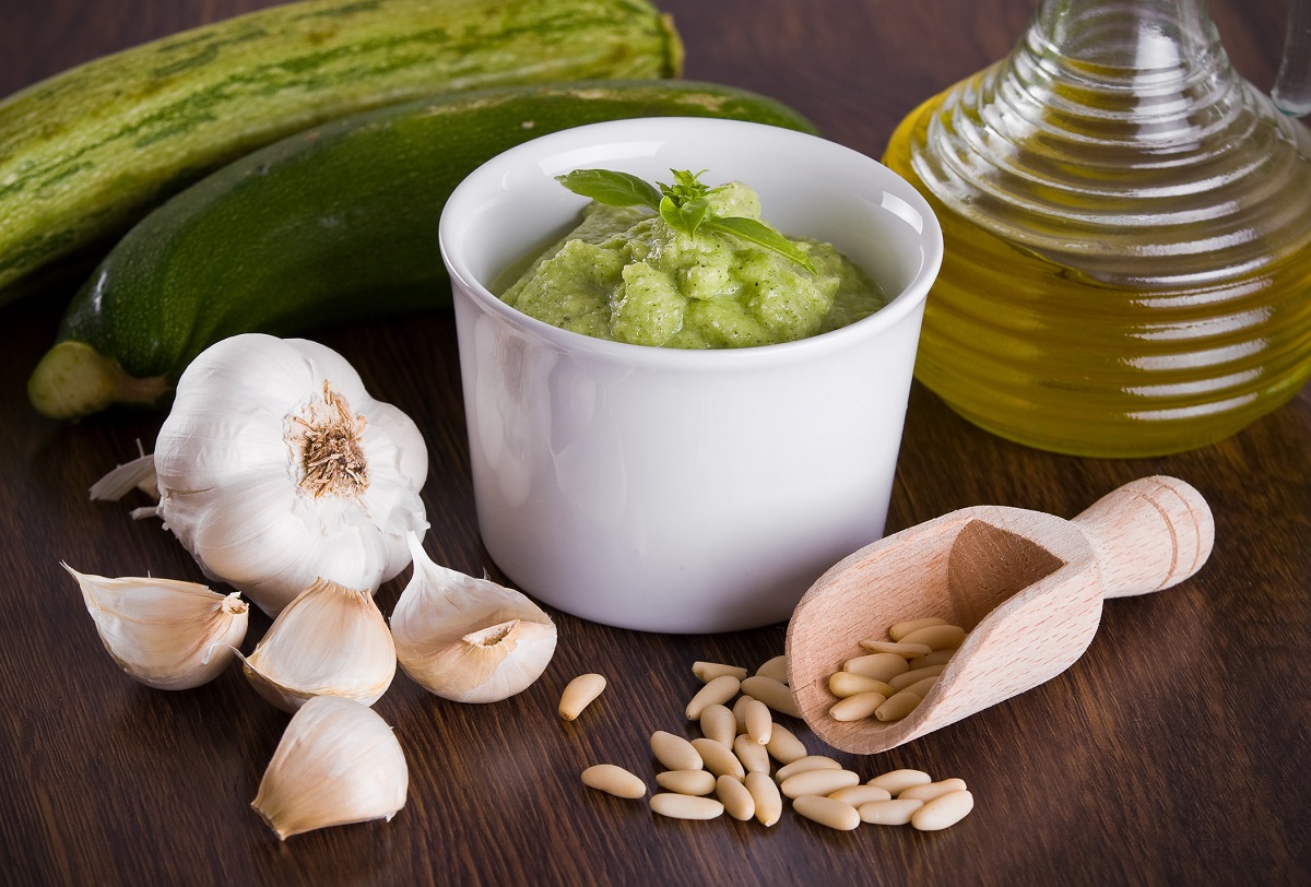 La ricetta del pesto di zucchine e mandorle per l&#8217;estate