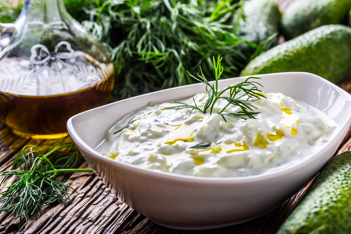 Salsa tzatziki: 8 idee su come usarla in cucina