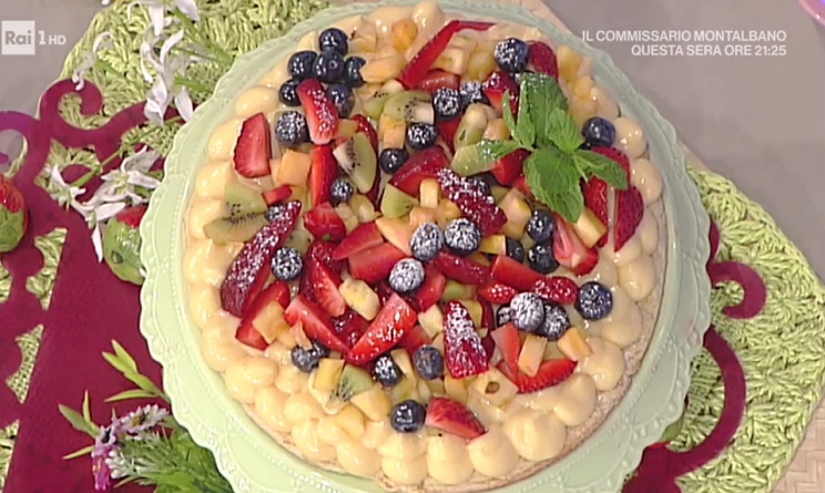 La torta in padella con macedonia di frutta della Prova del Cuoco: la video ricetta