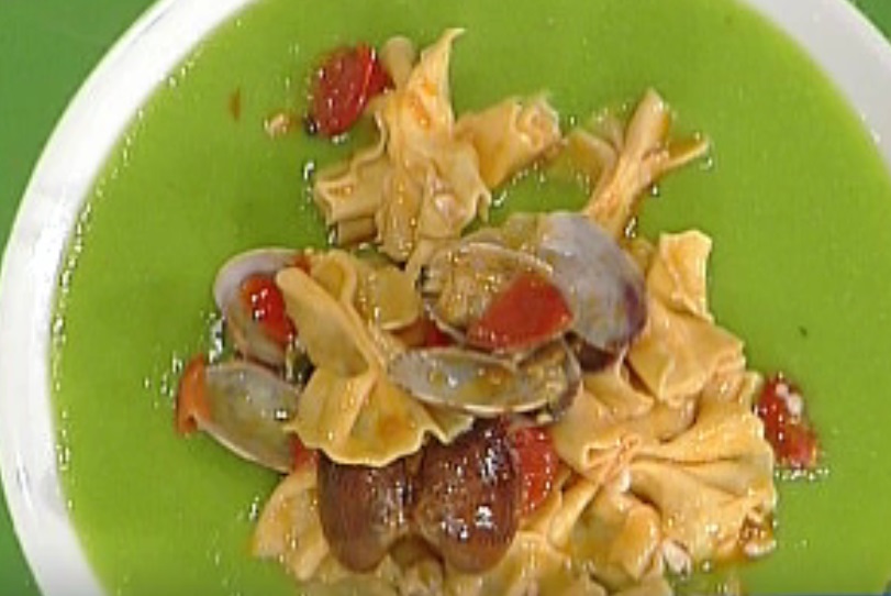 Le farfalle ai frutti di mare su crema di piselli con la video ricetta della Prova del Cuoco