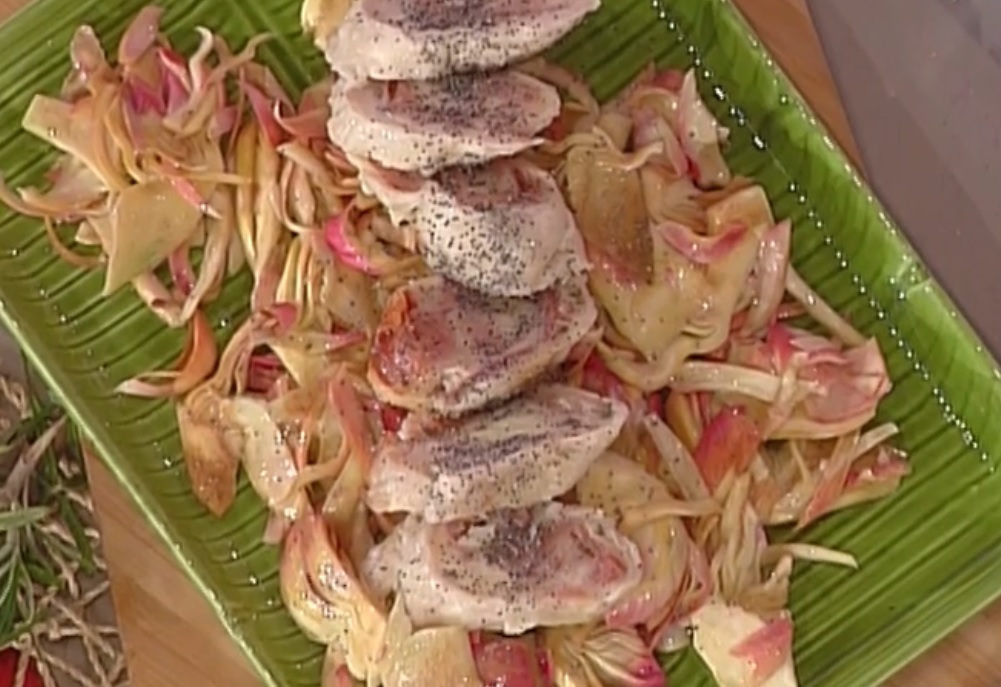 Filettini di pollo ripieni di speck su carciofi marinati, la video ricetta della Prova del Cuoco