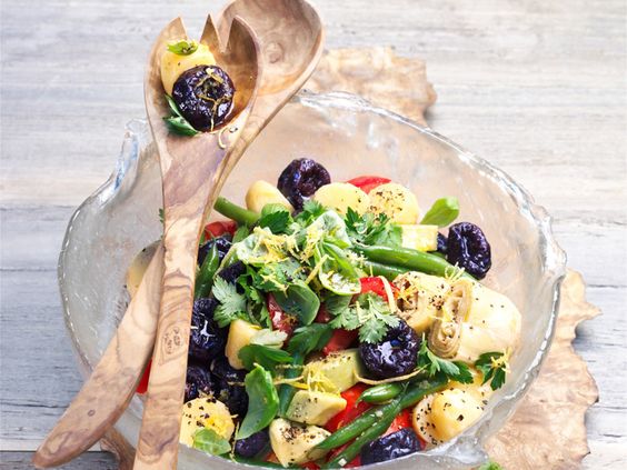 L’insalata con prugne secche con la ricetta sfiziosa