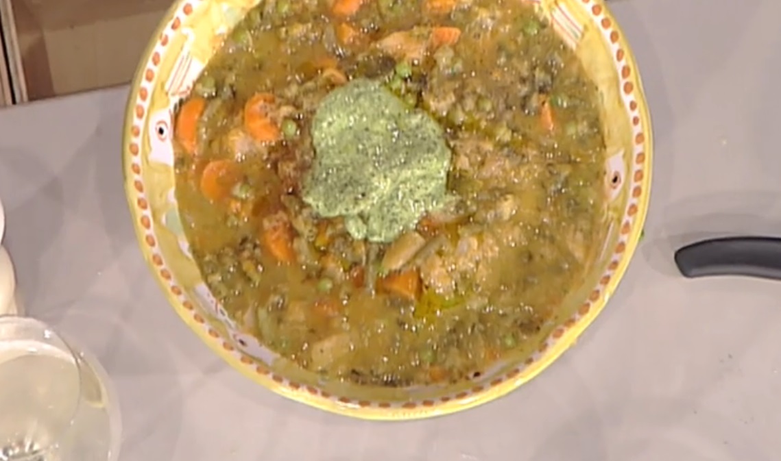 La video ricetta del minestrone di verdure con il pesto di Anna Moroni dalla Prova del Cuoco