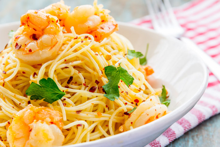 La pasta con gamberi e pangrattato per un pranzo sfizioso