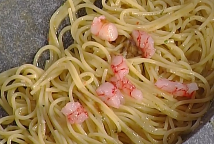 Spaghetti aglio, olio e peperoncino con gamberi rossi: la video ricetta della Prova del Cuoco