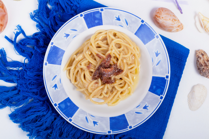 Gli spaghetti poveri alla pescatora perfetti per il pranzo