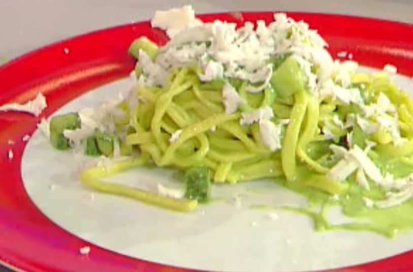 tagliolini allo zafferano con zucchine e caciotta