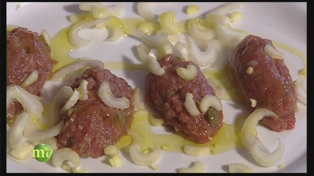 La video ricetta della tartare con acciughe, capperi e paprika