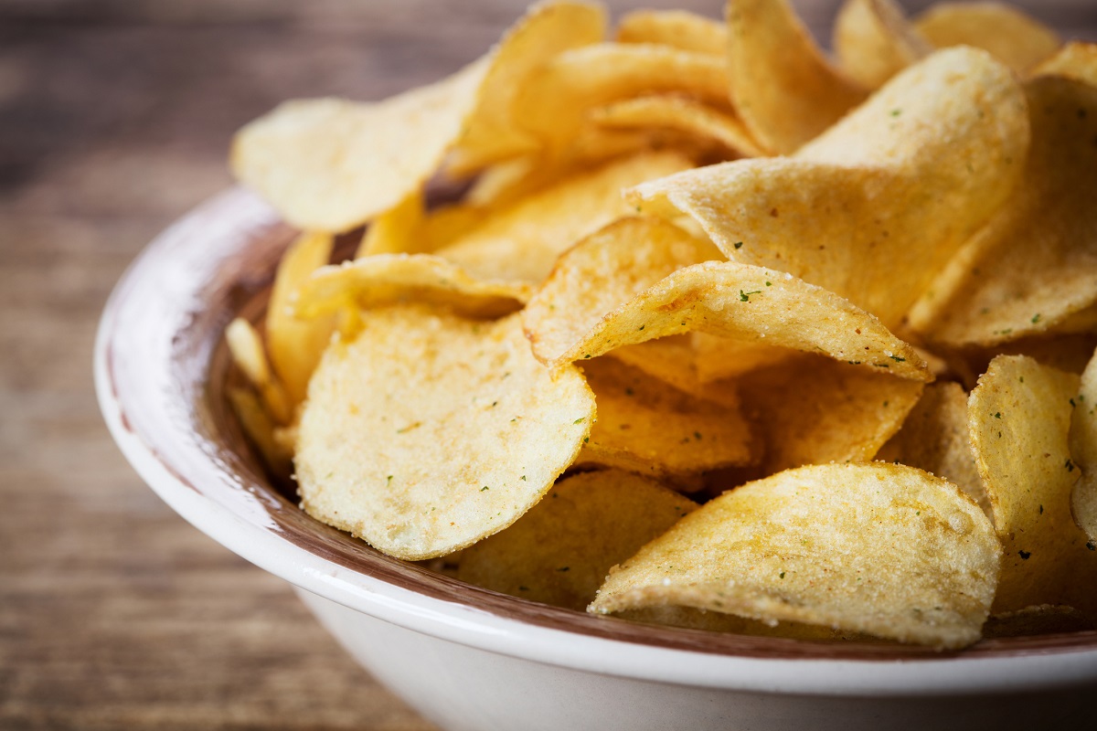 Le chips di patate dolci, la ricetta facile per l&#8217;aperitivo