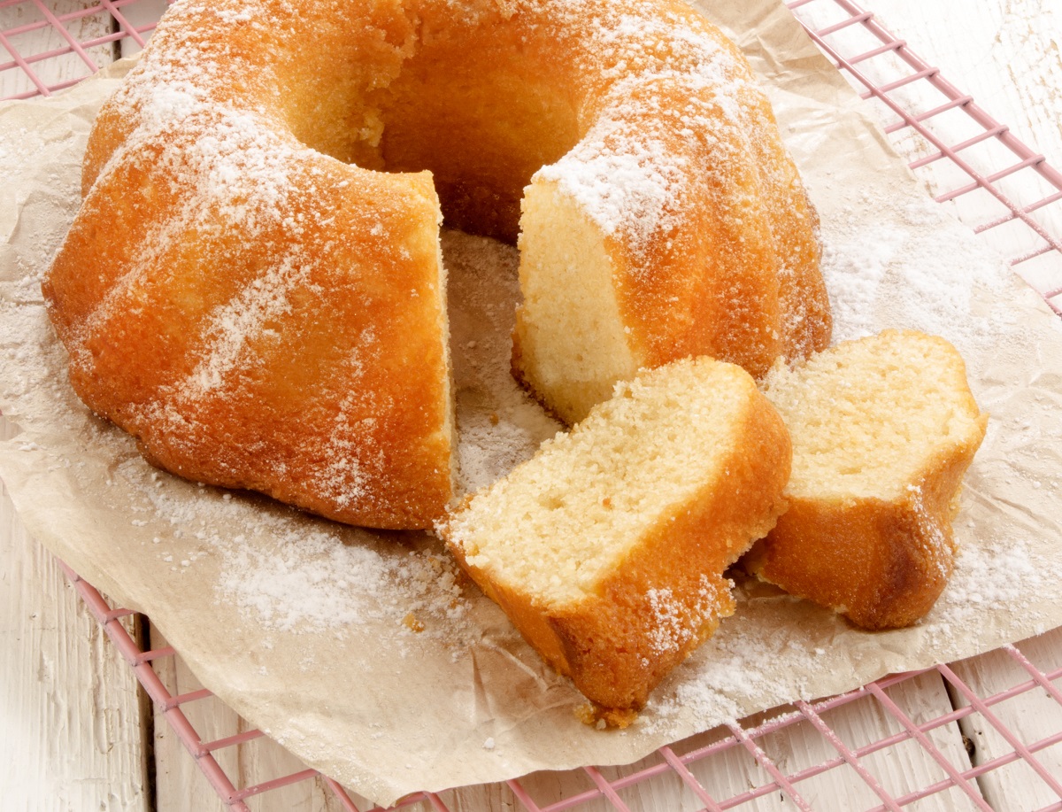 La ricetta del ciambellone ripieno di crema pasticcera per la colazione