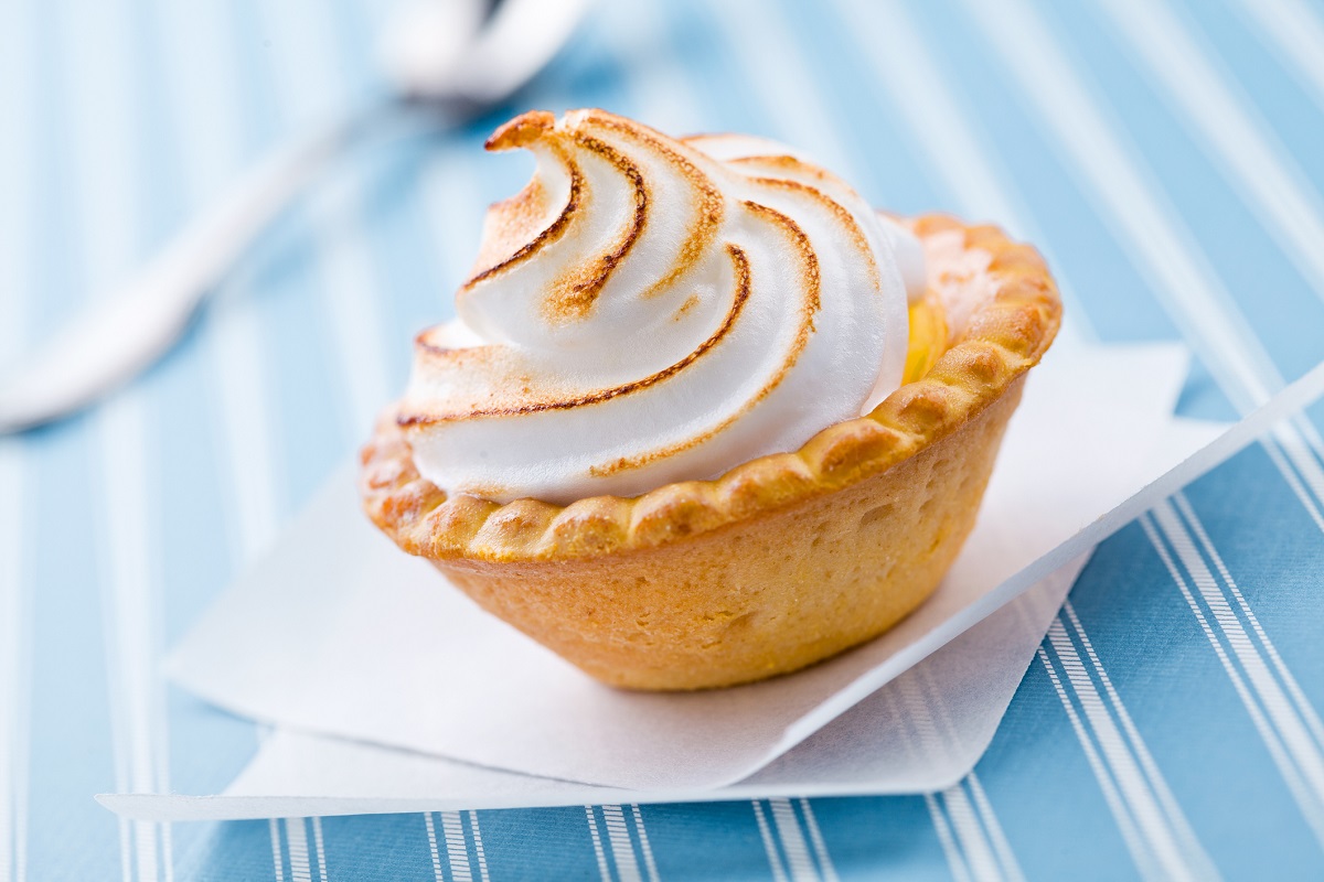 La ricetta della crostata con curd di limone e meringa per il pranzo della domenica