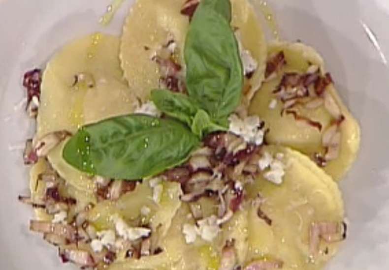 I medaglioni ripieni con ricotta tartufata e radicchio padellato con la video ricetta della Prova del Cuoco