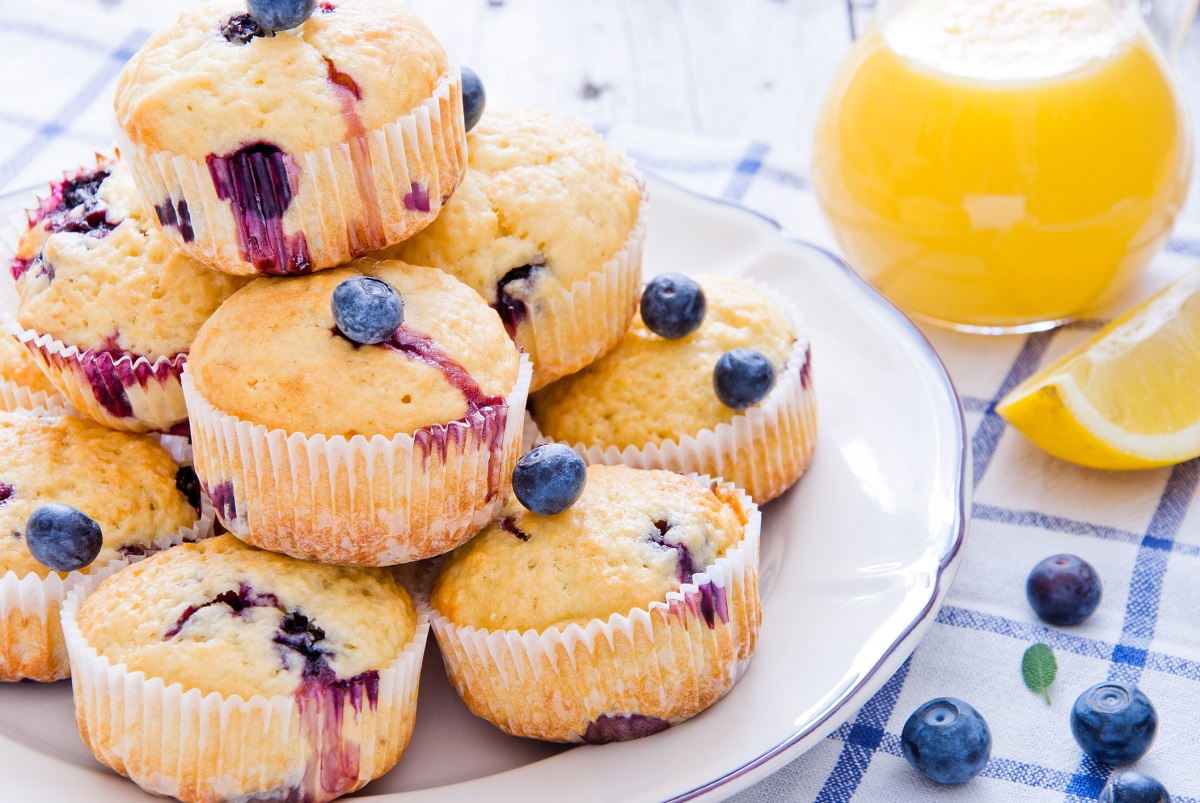 I muffin ai mirtilli e cioccolato fondente per la colazione di tutta la famiglia