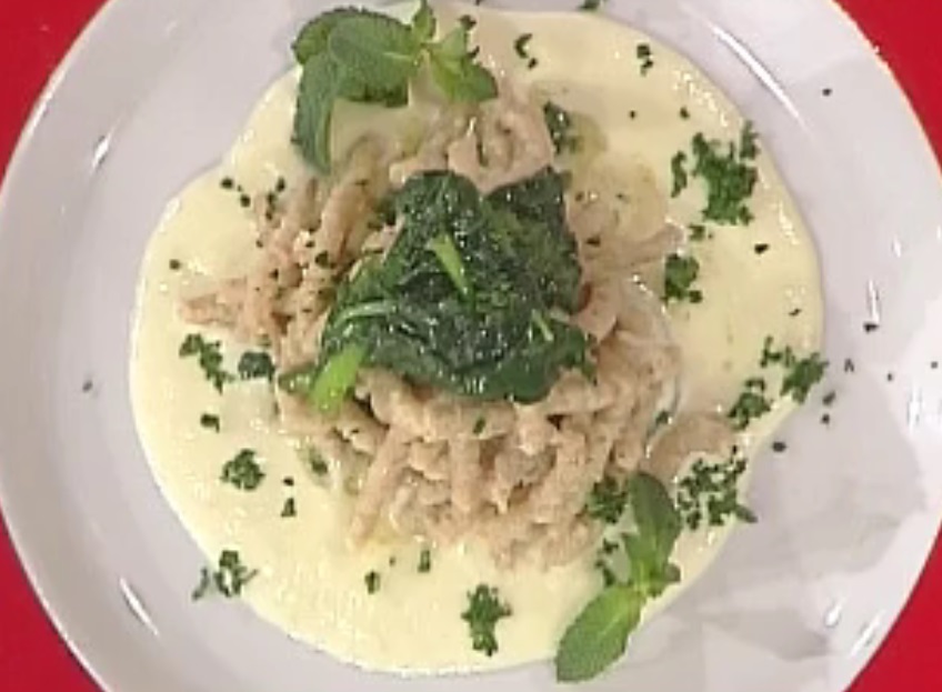 Passatelli con fonduta di mezzena e spinaci saltati: la video ricetta della Prova del Cuoco