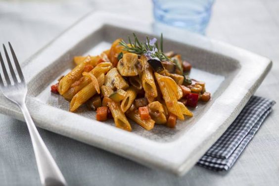 La pasta all&#8217;ortolana con panna per un primo sfizioso