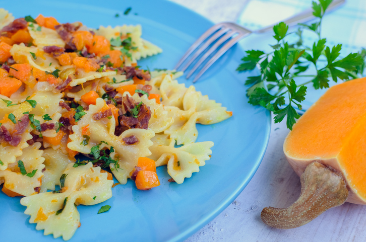 La pasta con zucca e speck per un primo piatto gustoso