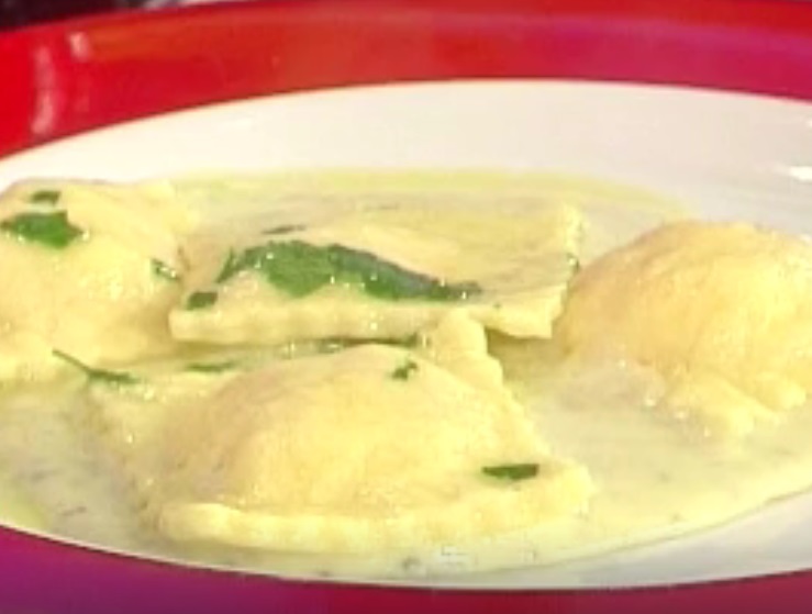 Ravioli al formaggio con salsa al blue stilton: la video ricetta della Prova del Cuoco