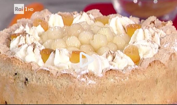 La video ricetta della torta di amaretto morbido con pere e panna della Prova del Cuoco