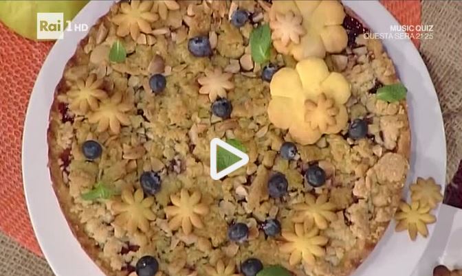 Torta di mele e mirtilli con crumble aromatico della Prova del Cuoco: la video ricetta