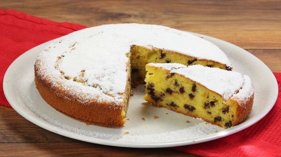 La torta di pere e gocce di cioccolato perfetta per la colazione