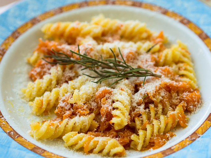 Pasta con zucca, salsiccia e panna: la ricetta gustosa