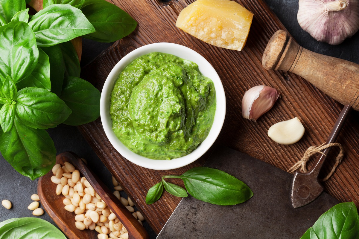 Il Guardian critica il pesto italiano venduto in Inghilterra: è troppo salato