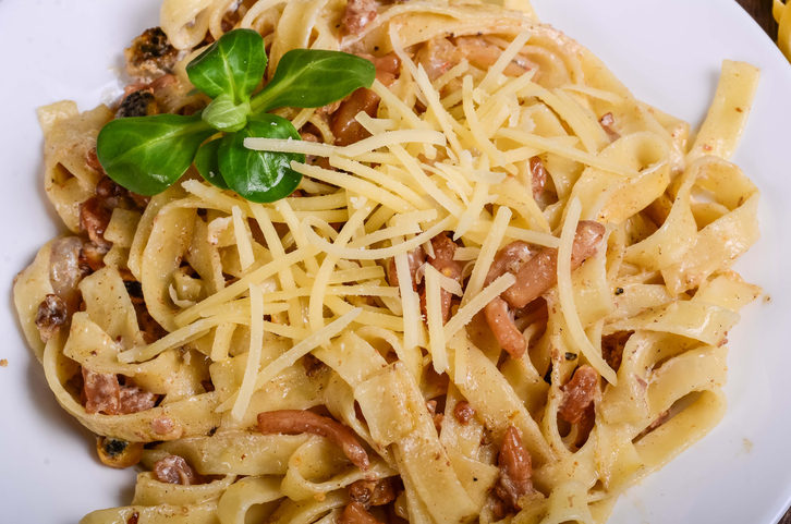 Le tagliatelle con chiodini e pancetta, il primo piatto d’autunno