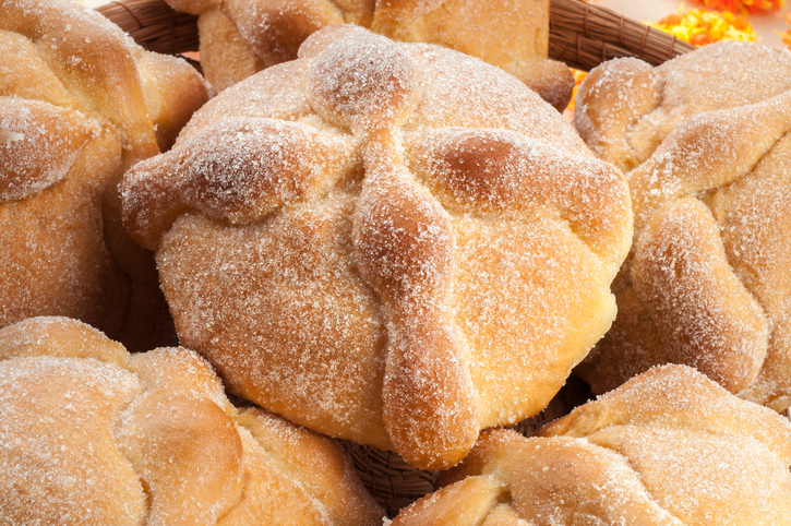 Come fare il pan de muerto della tradizione messicana