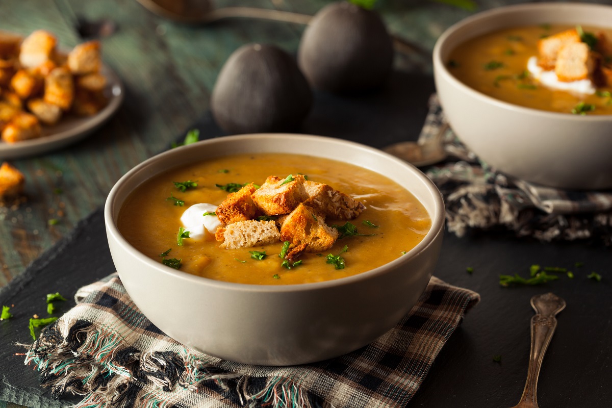 Vellutata di zucca e patate: la ricetta della zuppa invernale semplice