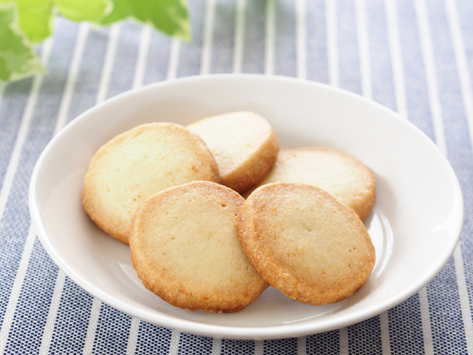 I biscotti con panna e miele con la ricetta golosa