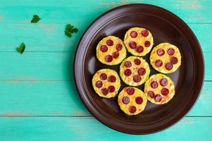 Come fare le pizzette di zucchine perfette per l&#8217;aperitivo