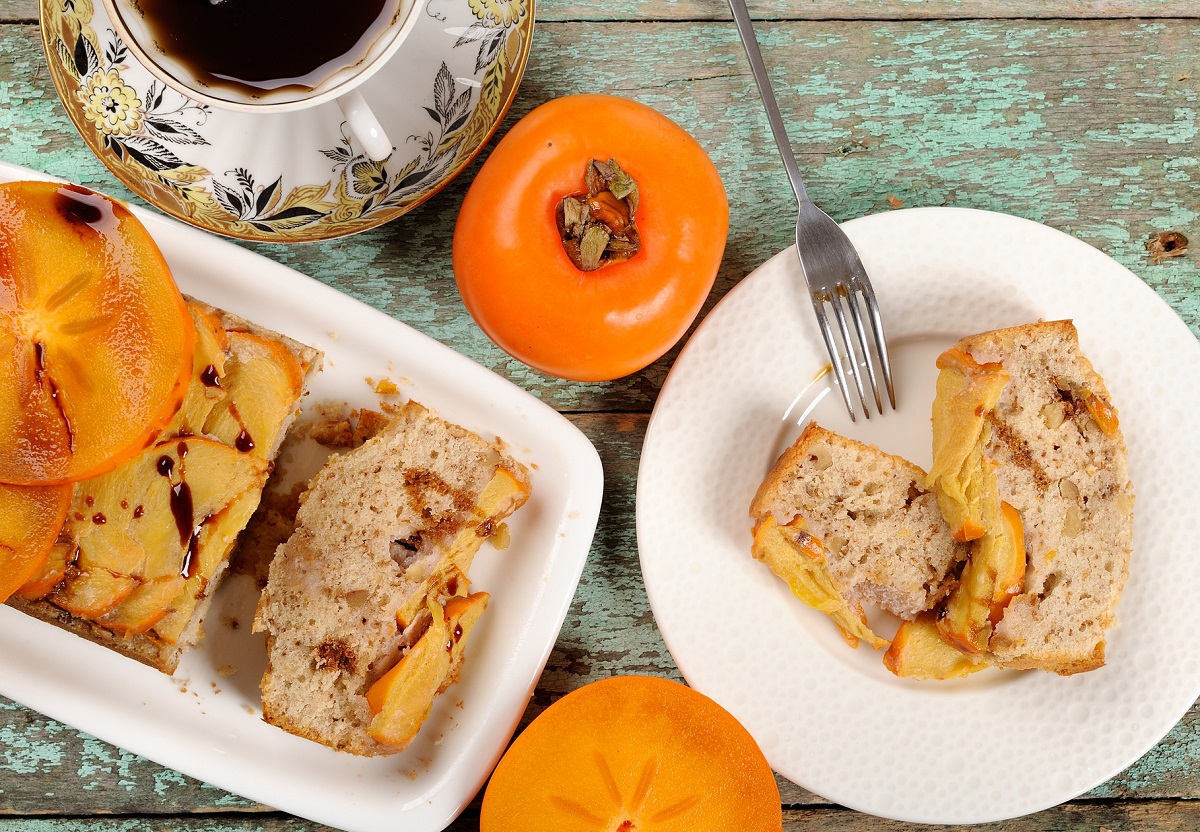 Torta di cachi e mandorle, la ricetta per la colazione