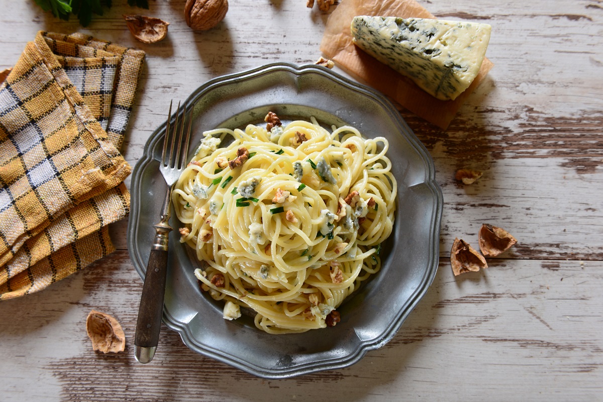 La pasta con gorgonzola e salsiccia per le cene d&#8217;inverno